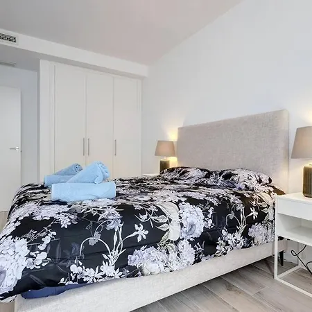 Apartment Three-bedroom In Estepona