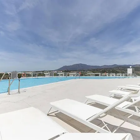 Three-bedroom In * Εστεπόνα