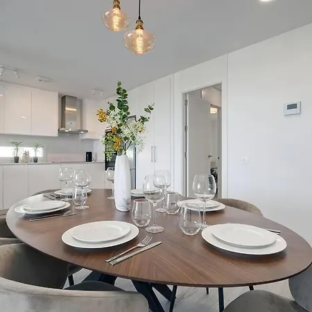 Three-bedroom In Διαμέρισμα Εστεπόνα