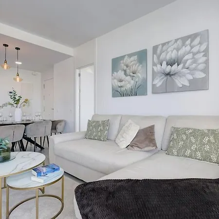 Three-bedroom In Διαμέρισμα *